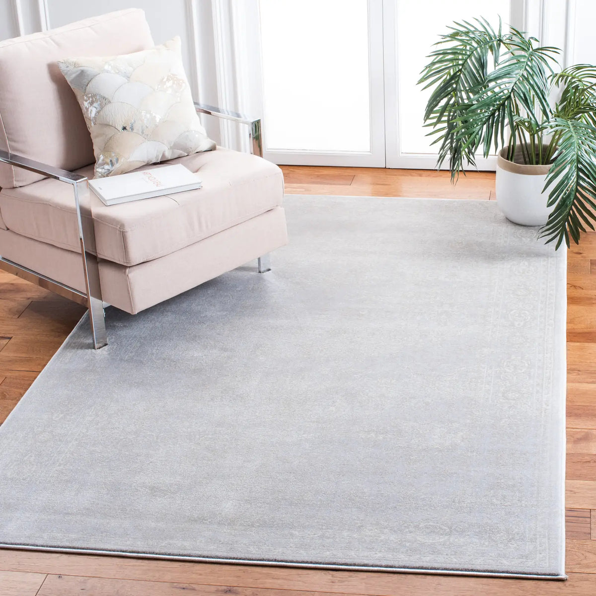 Safavieh Carnegie 5'-1" x 7'-6" Rug in Light Grey / Grey