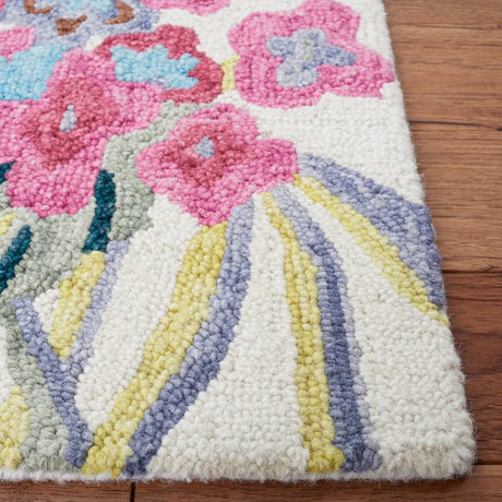 Safavieh Jardin 4'-0" x 6'-0" Rug in Ivory / Pink