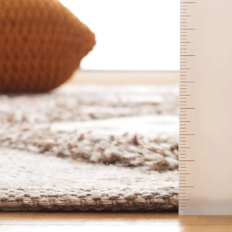 Safavieh Natura 4'-0" x 6'-0" Rug in Dark Grey / Ivory