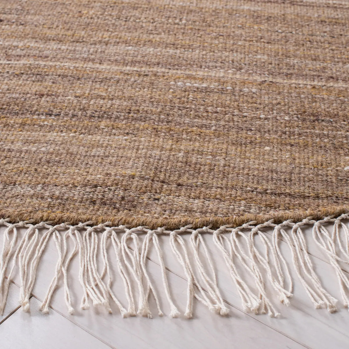 Safavieh Kilim 7'-0" x 7'-0" Rug in Beige / Yellow