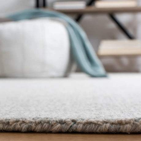 Safavieh Abstract 4'-0" x 6'-0" Rug in Light Grey / Ivory