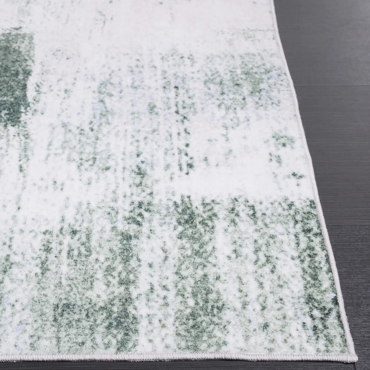 Safavieh Santa Monica 4'-0" x 6'-0" Rug in Ivory / Green