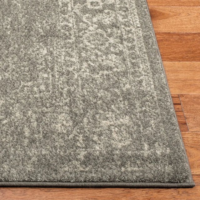 Safavieh Evoke 4'-0" x 6'-0" Rug in Silver / Ivory