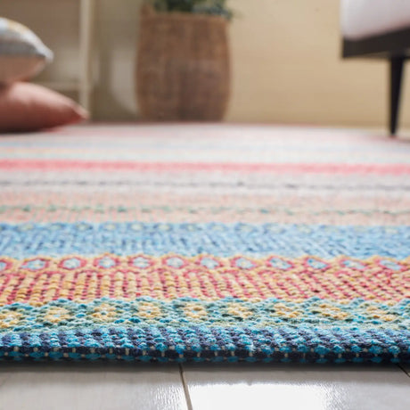 Safavieh Montauk 4'-0" x 6'-0" Rug in Blue / Grey