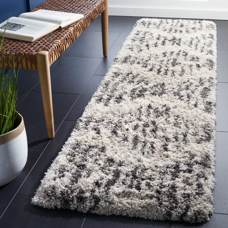 Safavieh Iceland Shag 2'-0" x 8'-0" Rug in Cream / Grey