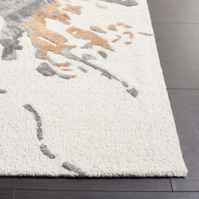 Safavieh Fifth Avenue 4'-0" x 6'-0" Rug in Beige / Grey