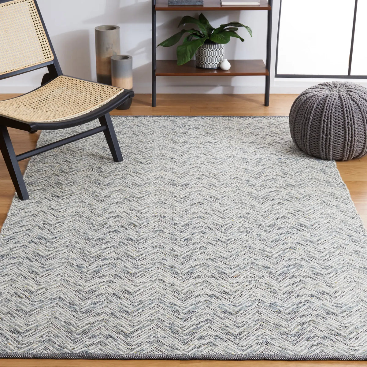 Safavieh Kilim 5'-0" x 8'-0" Rug in Grey