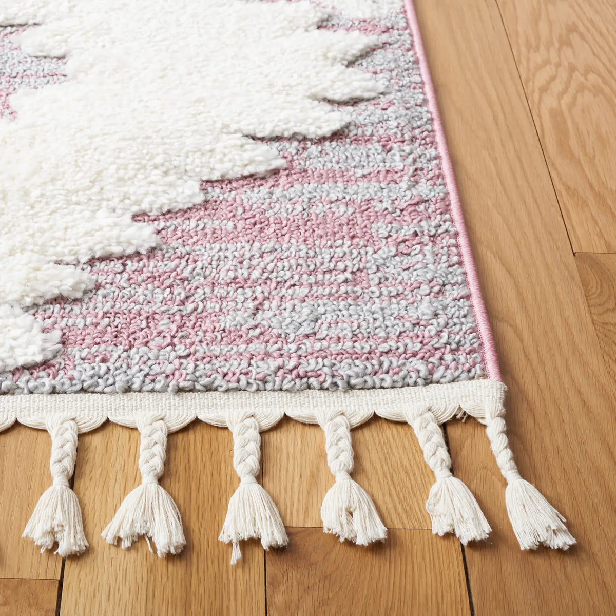 Safavieh Moroccan Tassel Shag 4'-0" x 6'-0" Rug in Pink / Ivory
