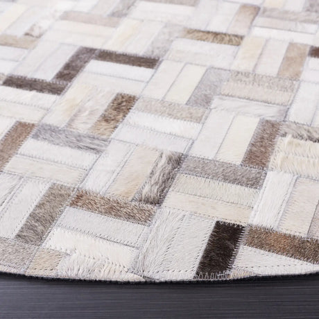 Safavieh Studio Leather 6'-0" x 6'-0" Rug in Black / Grey