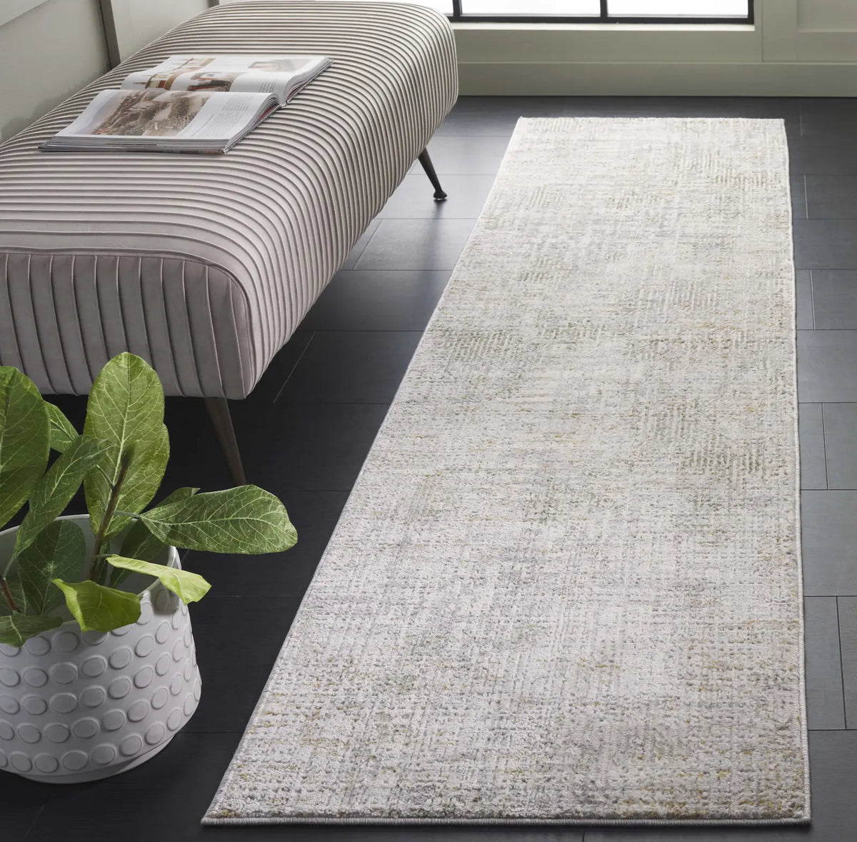 Safavieh Prestige 2'-3" x 8'-0" Rug in Ivory / Grey