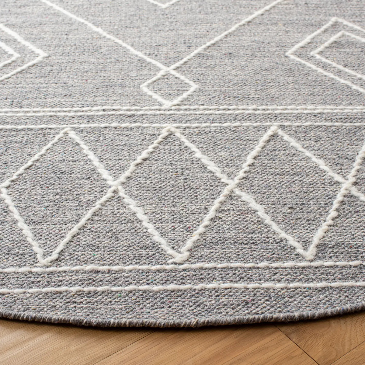 Safavieh Kilim 6'-0" x 6'-0" Rug in Grey / Ivory