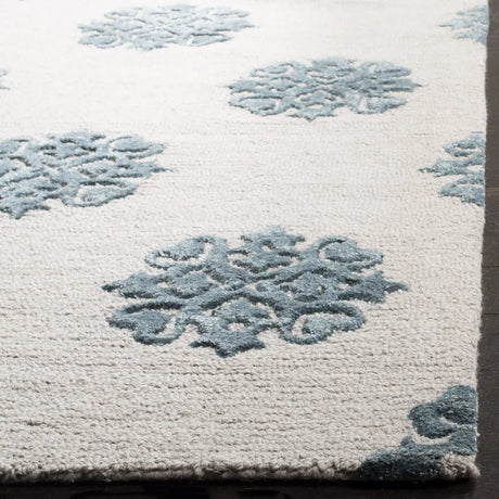 Safavieh Soho 3'-6" x 5'-6" Rug in Ivory / Light Blue