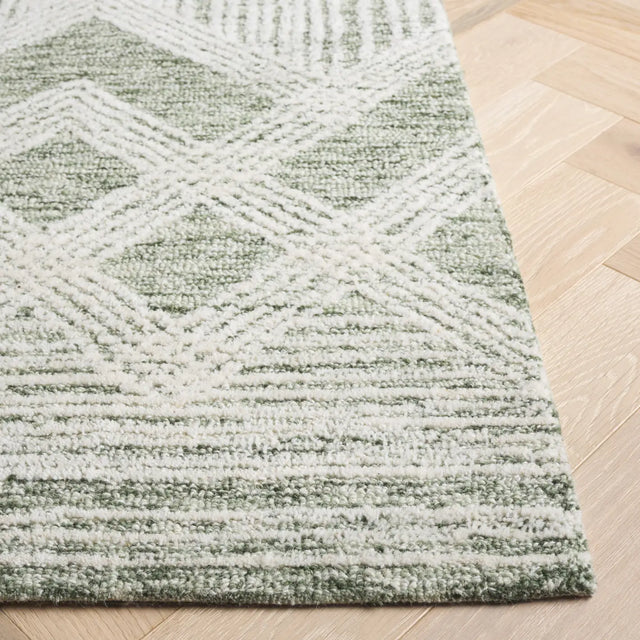 Safavieh Pine 4'-0" x 6'-0" Rug in Sage / Ivory