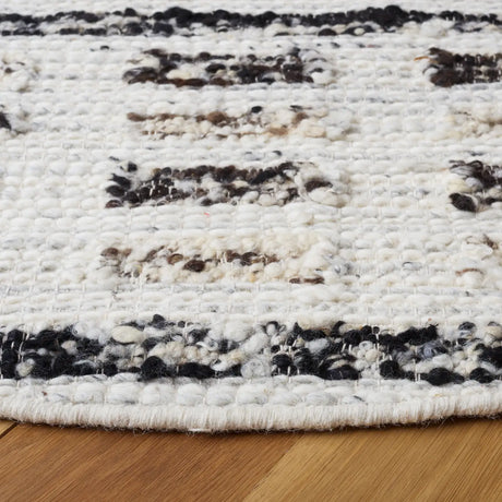 Safavieh Manhattan 6'-0" x 6'-0" Rug in Ivory / Dark Brown