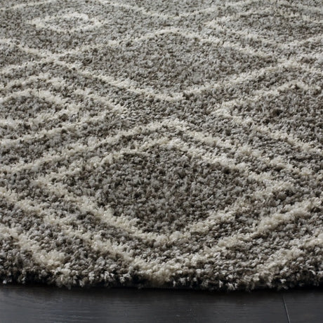 Safavieh Arizona Shag 6'-7" x 6'-7" Rug in Brown / Ivory