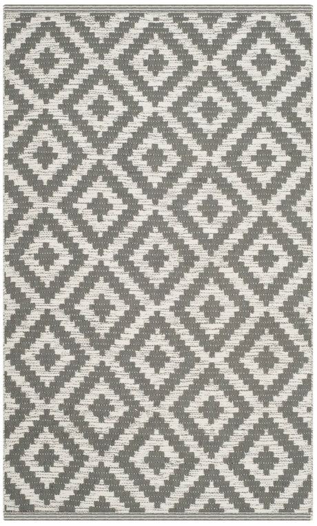 Safavieh Montauk 2'-3" x 3'-9" Rug in Grey / Ivory