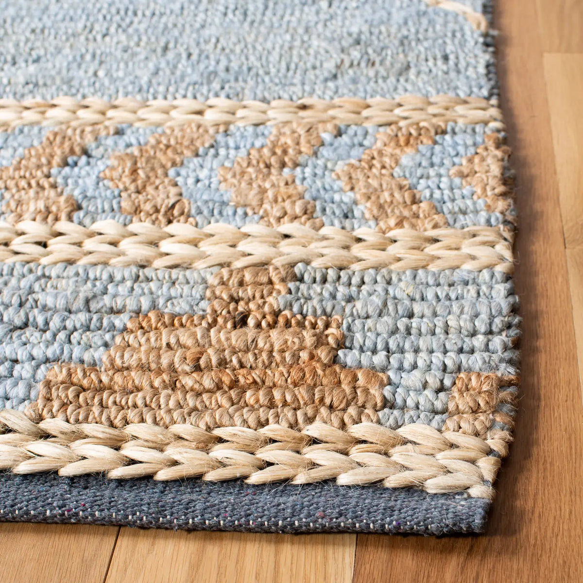 Safavieh Kilim 4'-0" x 6'-0" Rug in Natural / Blue