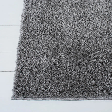 Safavieh August Shag 500 4'-0" x 6'-0" Rug in Grey