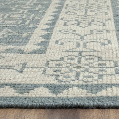 Safavieh Kenya 6'-0" x 9'-0" Rug in Ivory / Blue