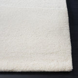 Safavieh Manhattan 4'-0" x 6'-0" Rug in Ivory / Beige