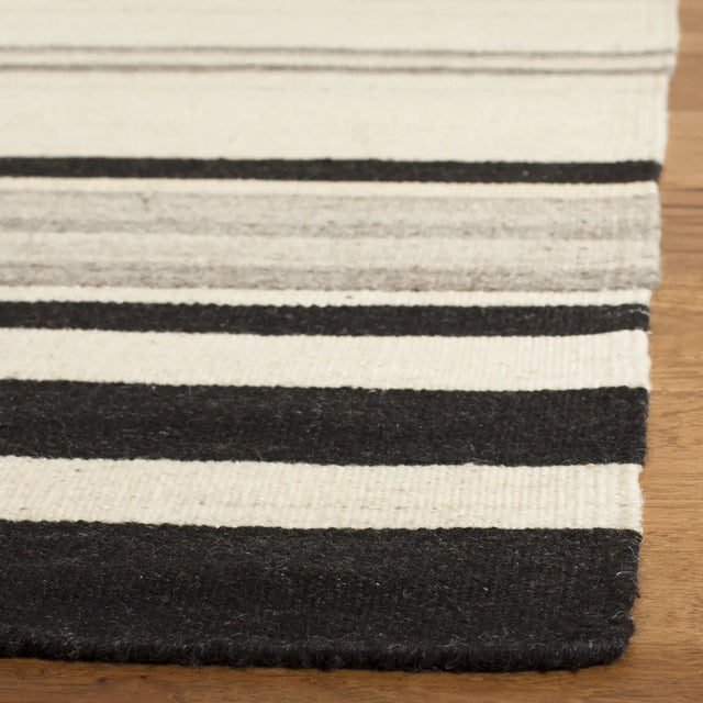 Safavieh Dhurries 5'-0" x 8'-0" Rug in Natural / Grey