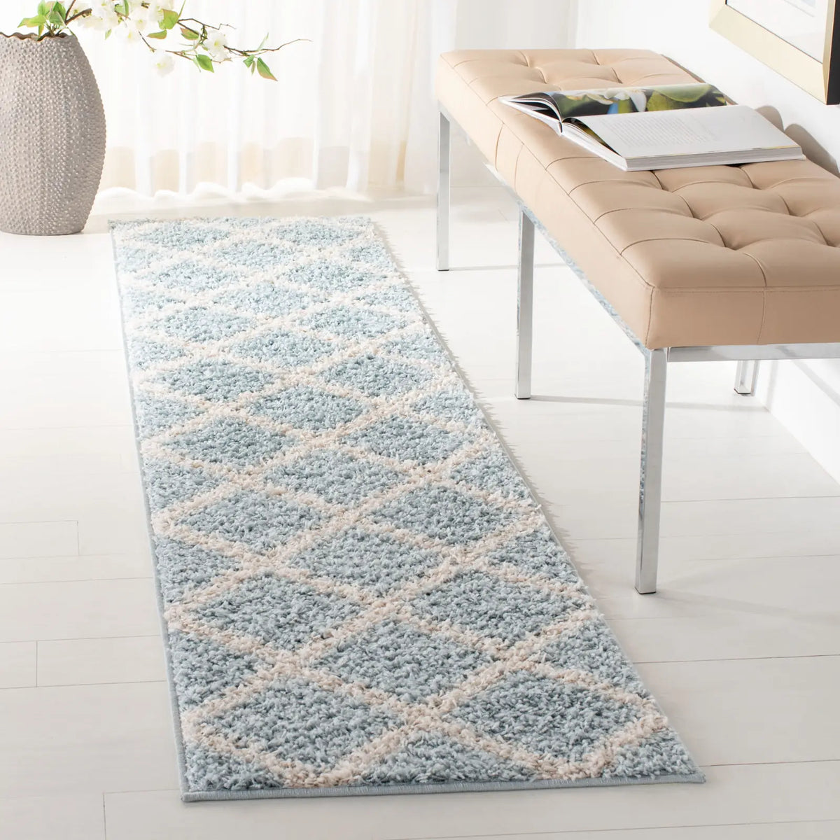 Safavieh New York Shag 2'-0" x 8'-0" Rug in Blue / Ivory