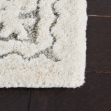 Safavieh Micro-Loop 4'-0" x 6'-0" Rug in Grey / Ivory