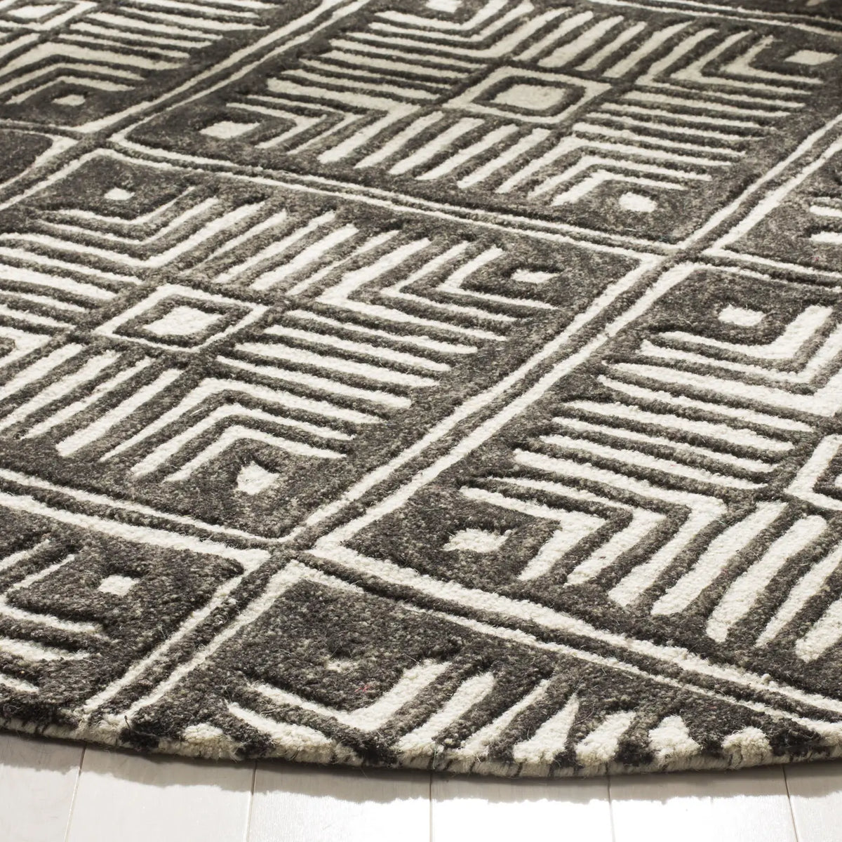 Safavieh Cambridge 6'-0" x 6'-0" Rug in Ivory / Charcoal
