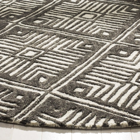 Safavieh Cambridge 6'-0" x 6'-0" Rug in Ivory / Charcoal