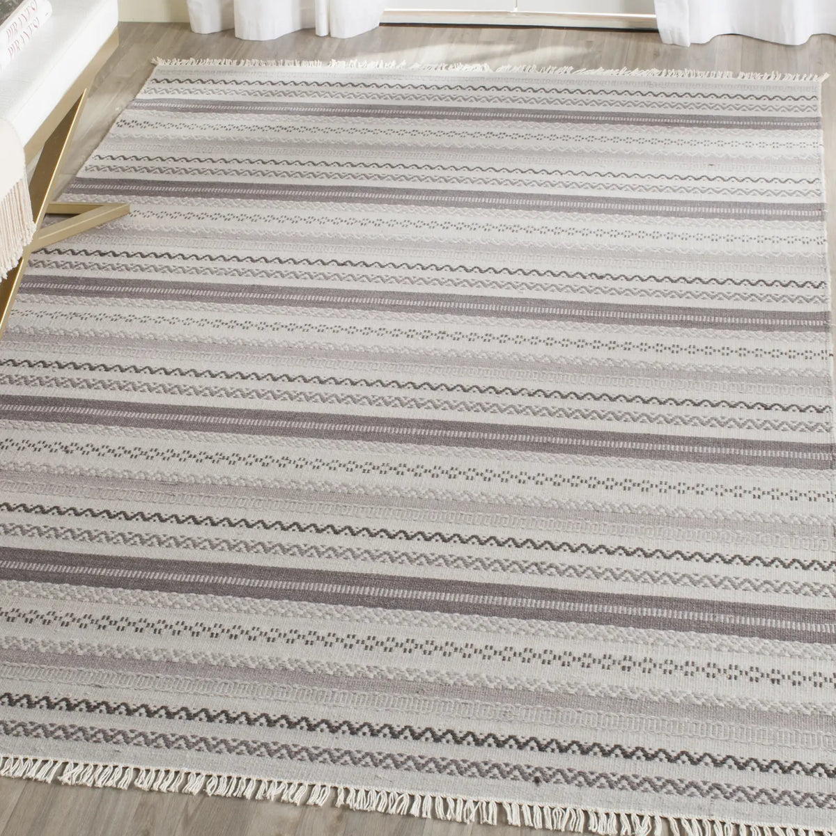 Safavieh Kilim 5'-0" x 8'-0" Rug in Grey