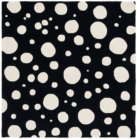 Safavieh Cambridge 6'-0" x 6'-0" Rug in Black / Ivory