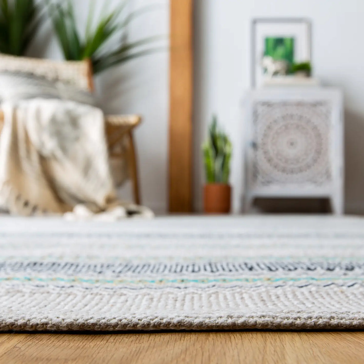 Safavieh Montauk 4'-0" x 6'-0" Rug in Turquoise