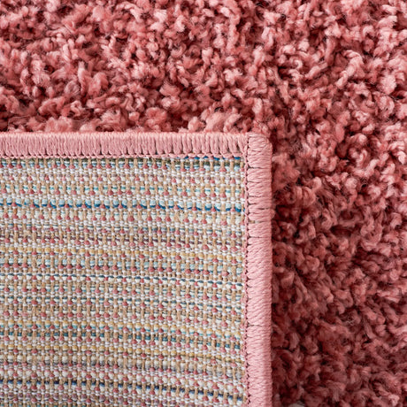 Safavieh Venus Shag 600 4'-0" x 6'-0" Rug in Pink / Ivory