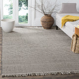 Safavieh Montauk 6'-0" x 9'-0" Rug in Ivory / Black