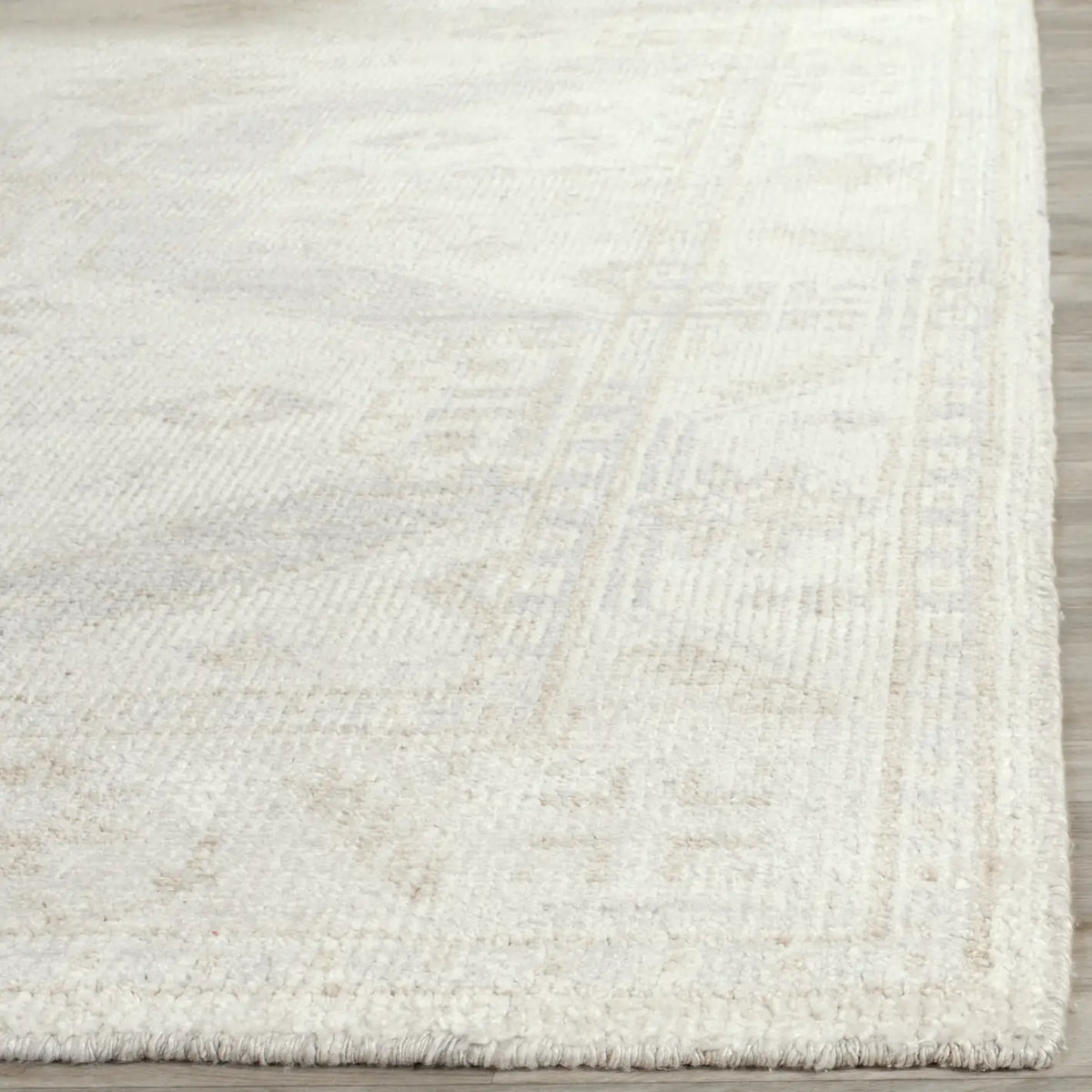 Safavieh Maharaja 5'-0" x 8'-0" Rug in Beige / Blue