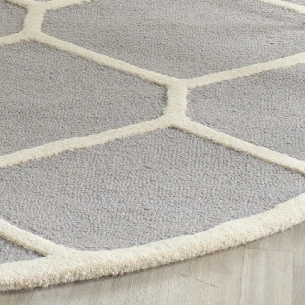 Safavieh Cambridge 6'-0" x 6'-0" Rug in Silver / Ivory
