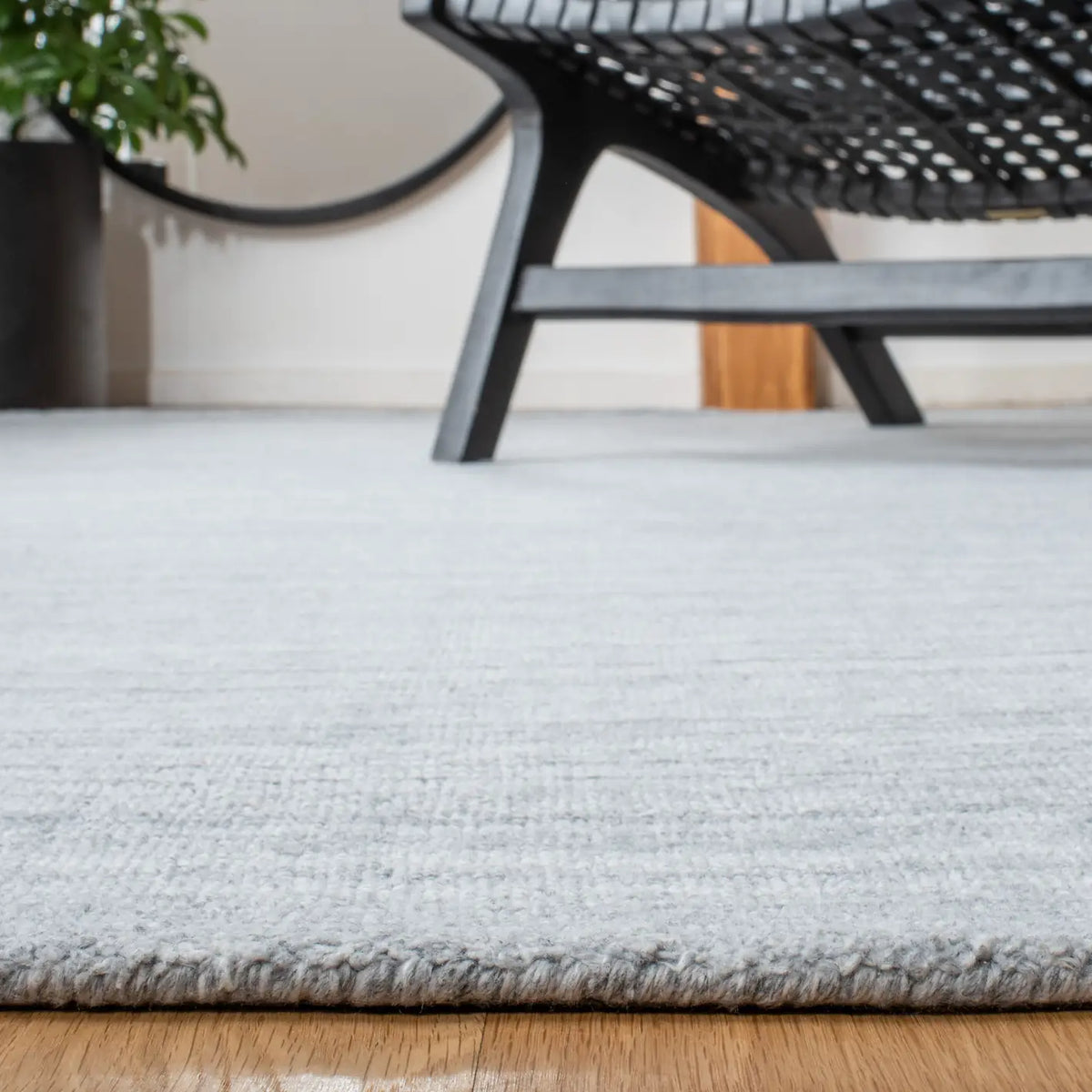 Safavieh Mirage 4'-0" x 6'-0" Rug in Grey
