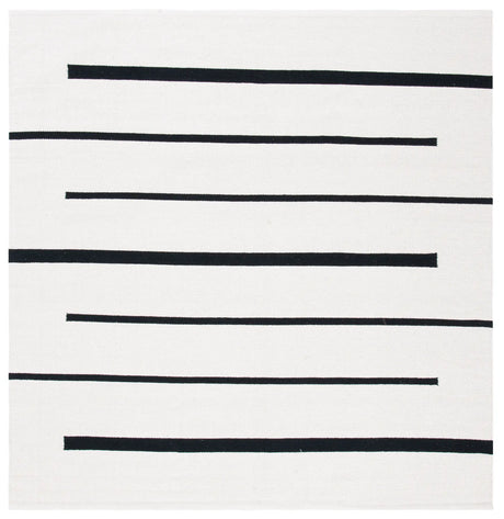 Safavieh Montauk 6'-0" x 6'-0" Rug in Ivory / Black