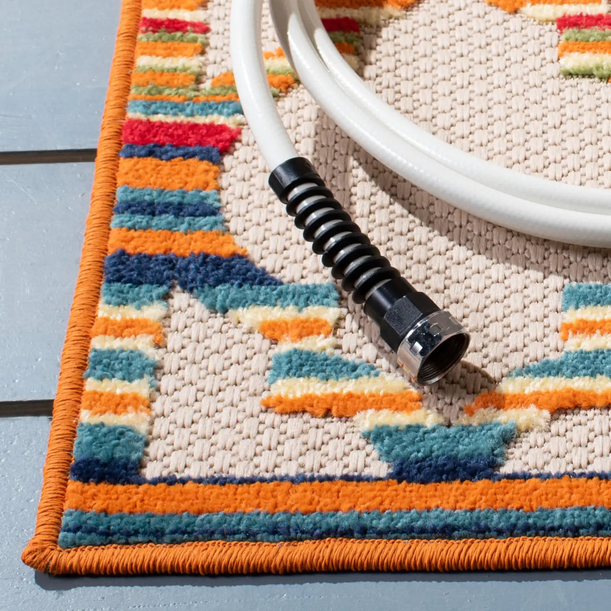 Safavieh Cabana 4'-5" x 6'-5" Rug in Ivory / Orange