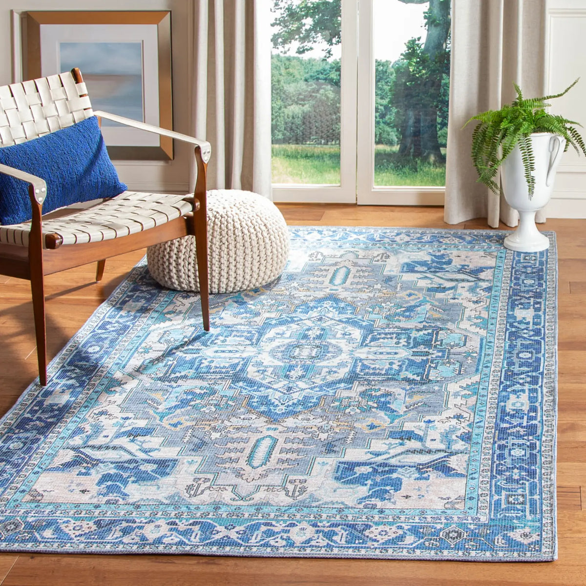 Safavieh Saffron 4'-0" x 6'-0" Rug in Navy / Ivory