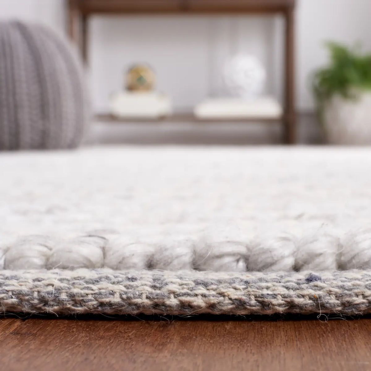 Safavieh Martha Stewart 4'-0" x 6'-0" Rug in Ivory / Light Grey
