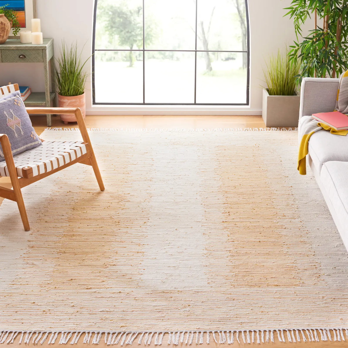 Safavieh Montauk 10'-0" x 14'-0" Rug in Beige