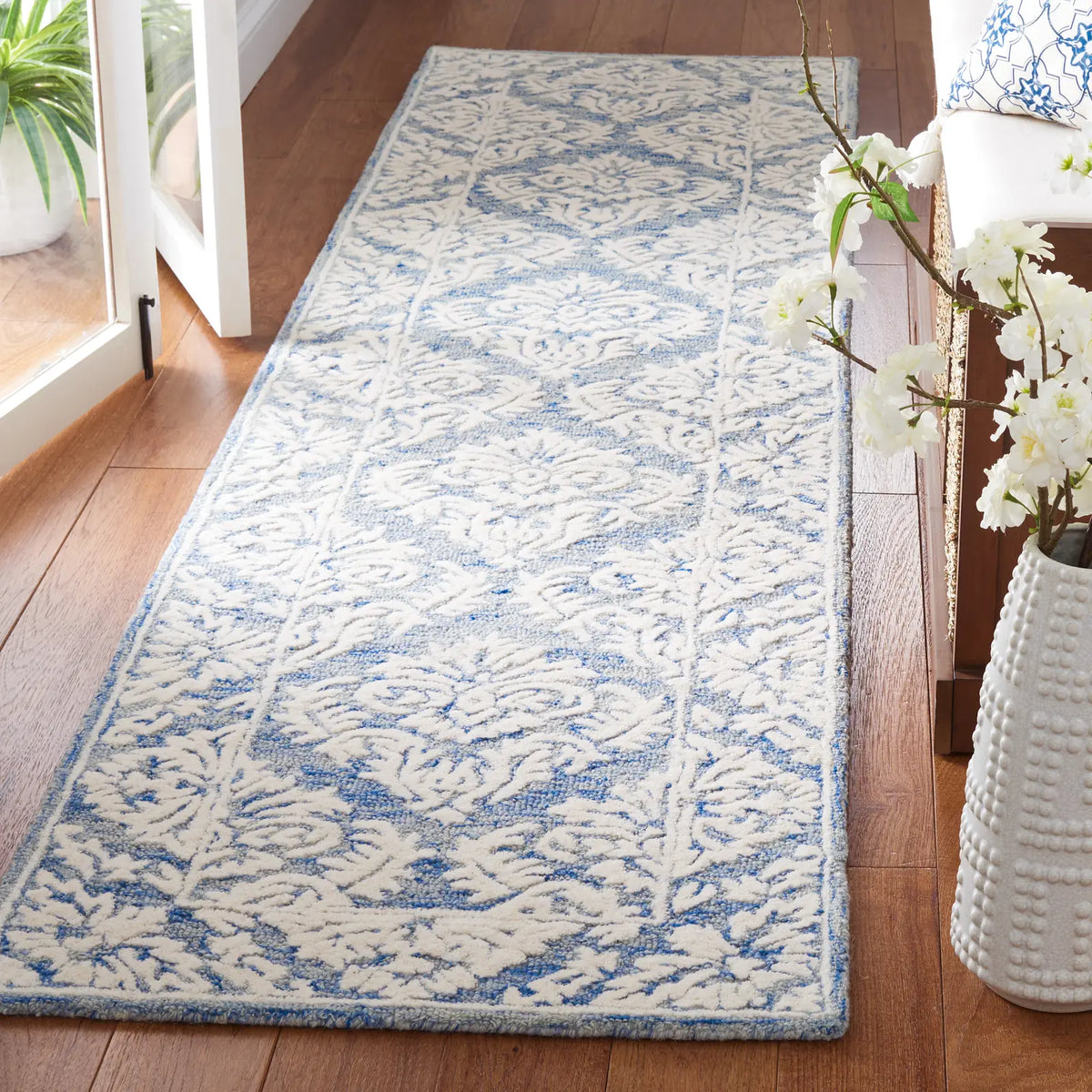 Safavieh Metro 2'-3" x 9'-0" Rug in Blue / Ivory