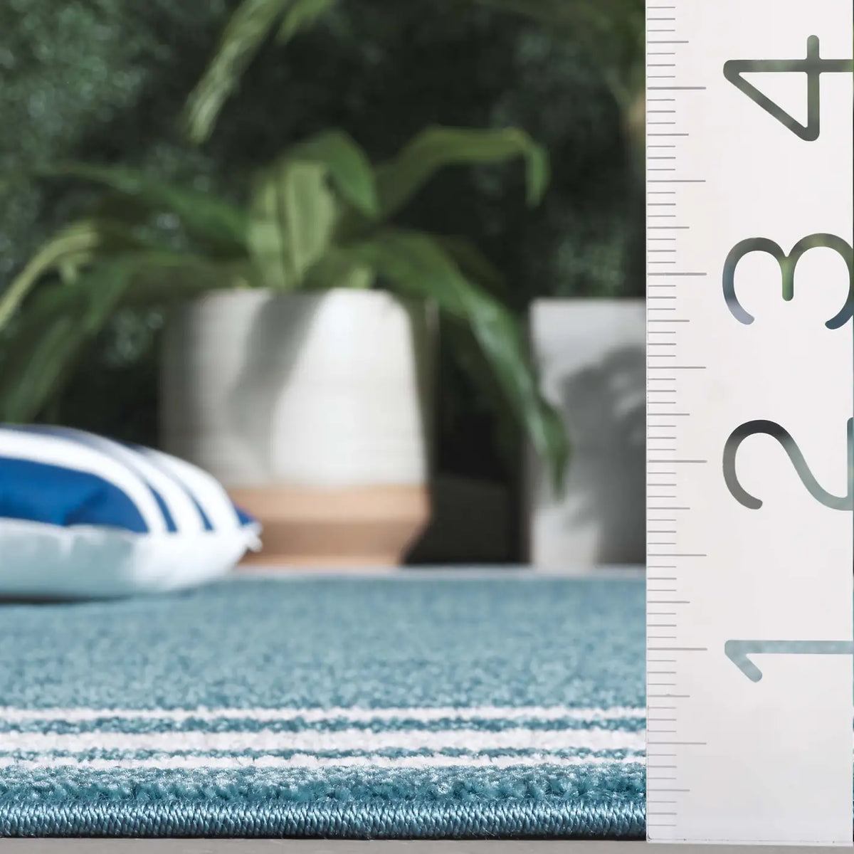 Safavieh Cabana 4'-0" x 6'-0" Rug in Turquoise / Ivory