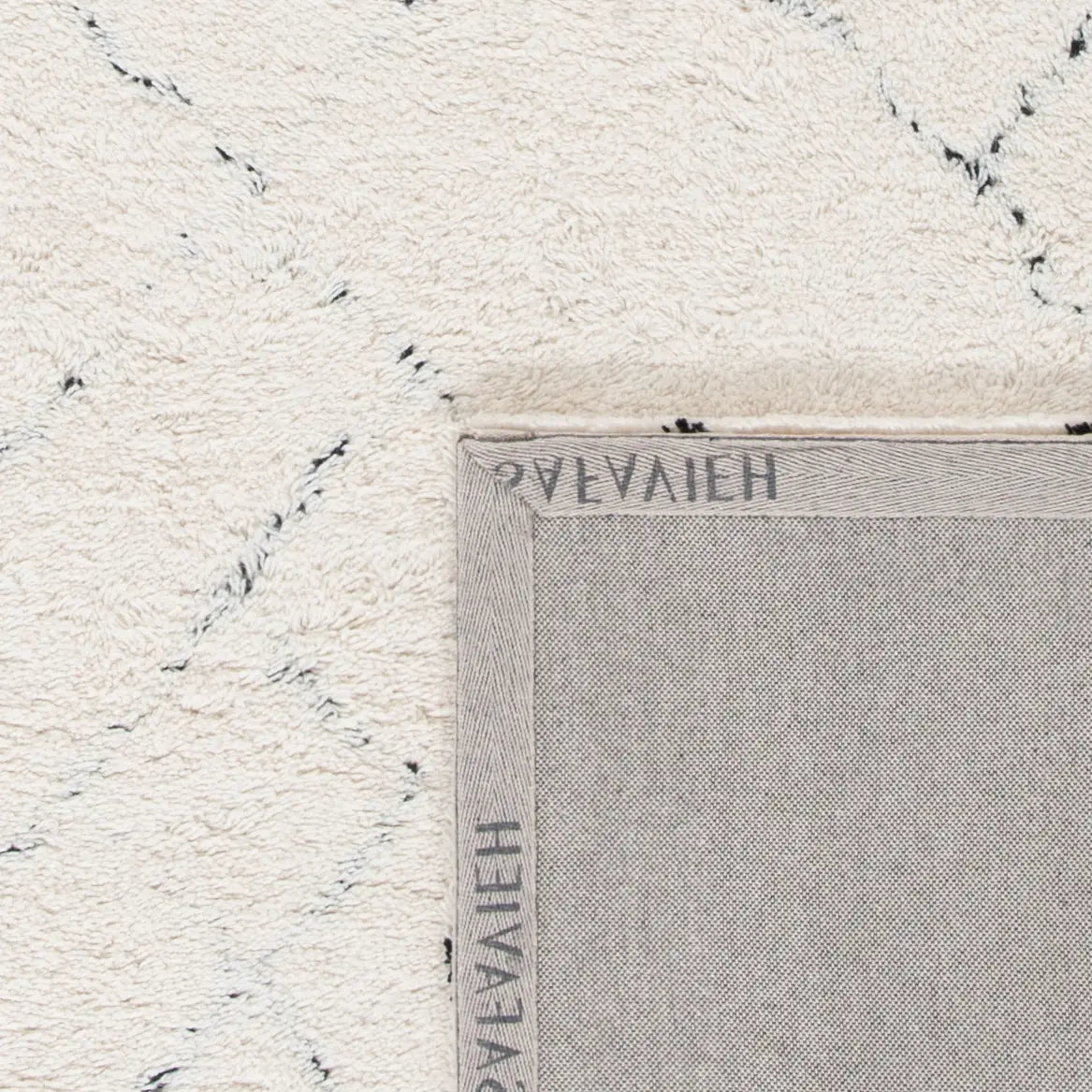 Safavieh Casablanca 4'-0" x 6'-0" Rug in Ivory / Black