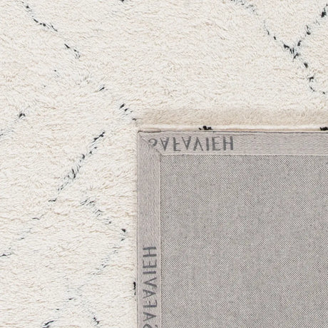 Safavieh Casablanca 4'-0" x 6'-0" Rug in Ivory / Black