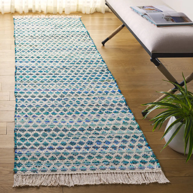 Safavieh Montauk 2'-3" x 8'-0" Rug in Turquoise / Ivory