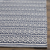 Safavieh Montauk 5'-0" x 8'-0" Rug in Ivory / Navy