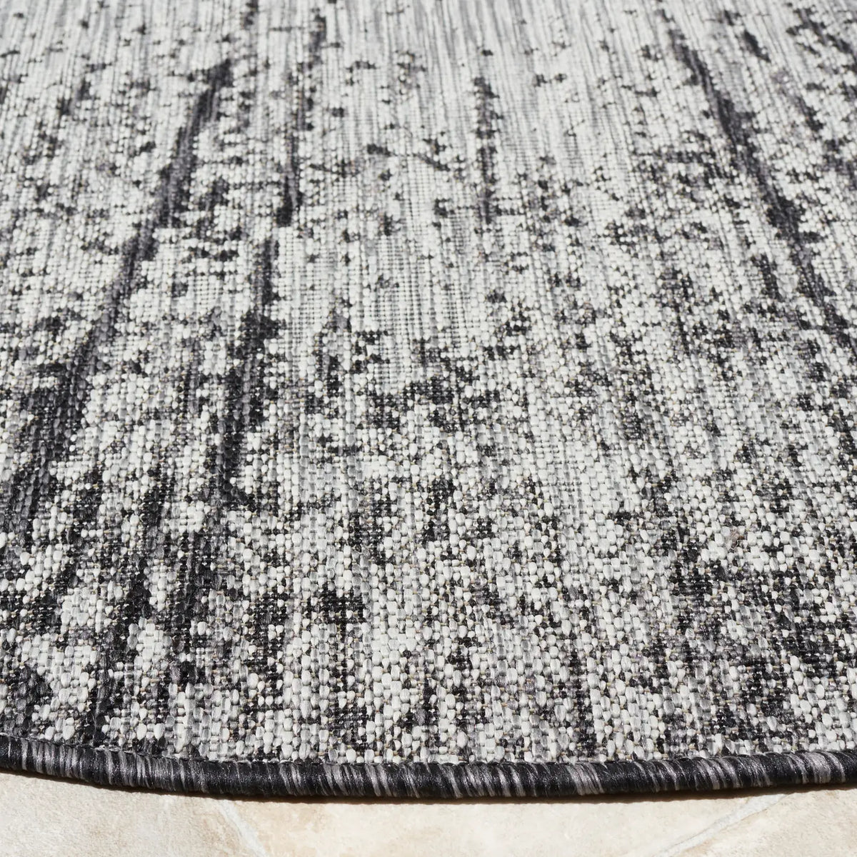 Safavieh Courtyard 6'-7" x 6'-7" Rug in Grey / Black
