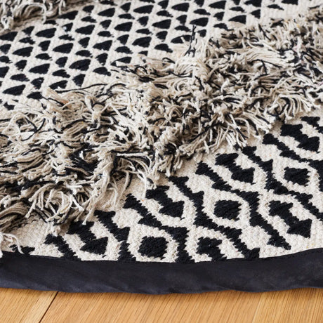 Safavieh Natura 6'-0" x 6'-0" Rug in Black / Ivory